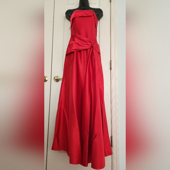 Jessica McClintock Red Strapless Evening Gown - Picture 3 of 6